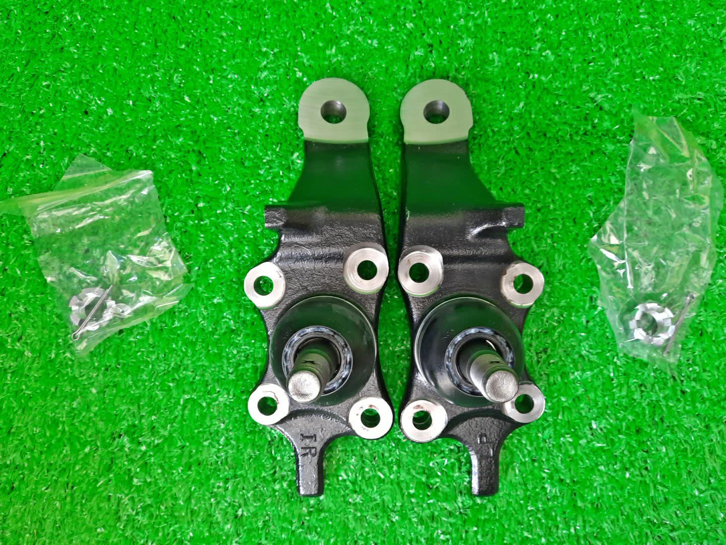 Шаровая опора TOYOTA LAND CRUISER PRADO KZJ95W 1KZ-TE 04436-35010 1 ракурс Шаровая опора TOYOTA LAND CRUISER PRADO KZJ95W 1KZ-TE 04436-35010 1 ракурс