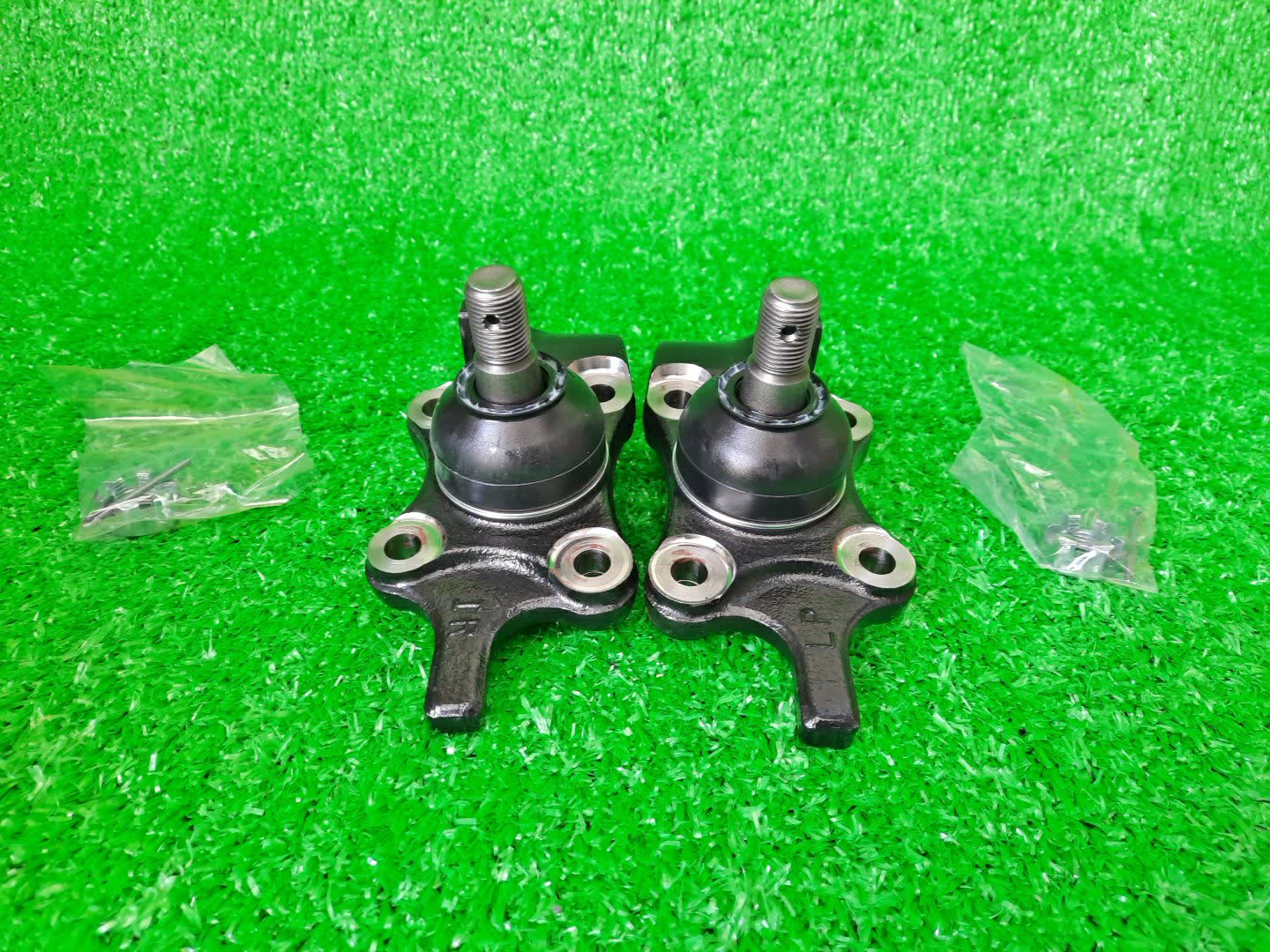 Шаровая опора TOYOTA LAND CRUISER PRADO KZJ95W 1KZ-TE 04436-35010 2 ракурс Шаровая опора TOYOTA LAND CRUISER PRADO KZJ95W 1KZ-TE 04436-35010 2 ракурс