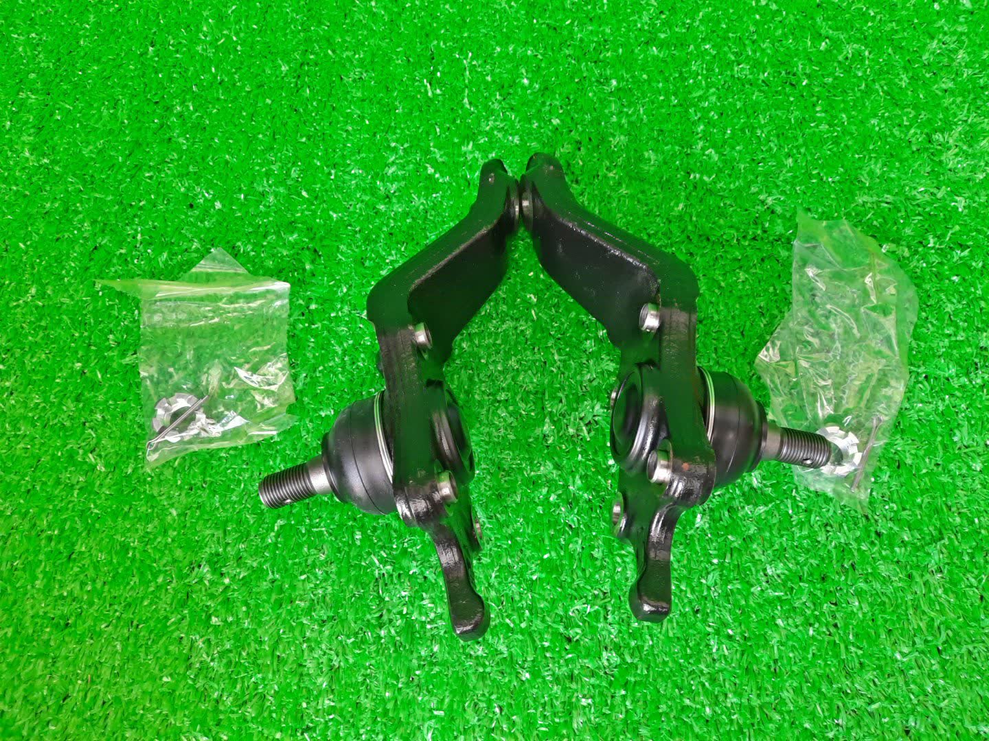 Шаровая опора TOYOTA LAND CRUISER PRADO KZJ95W 1KZ-TE 04436-35010 3 ракурс Шаровая опора TOYOTA LAND CRUISER PRADO KZJ95W 1KZ-TE 04436-35010 3 ракурс