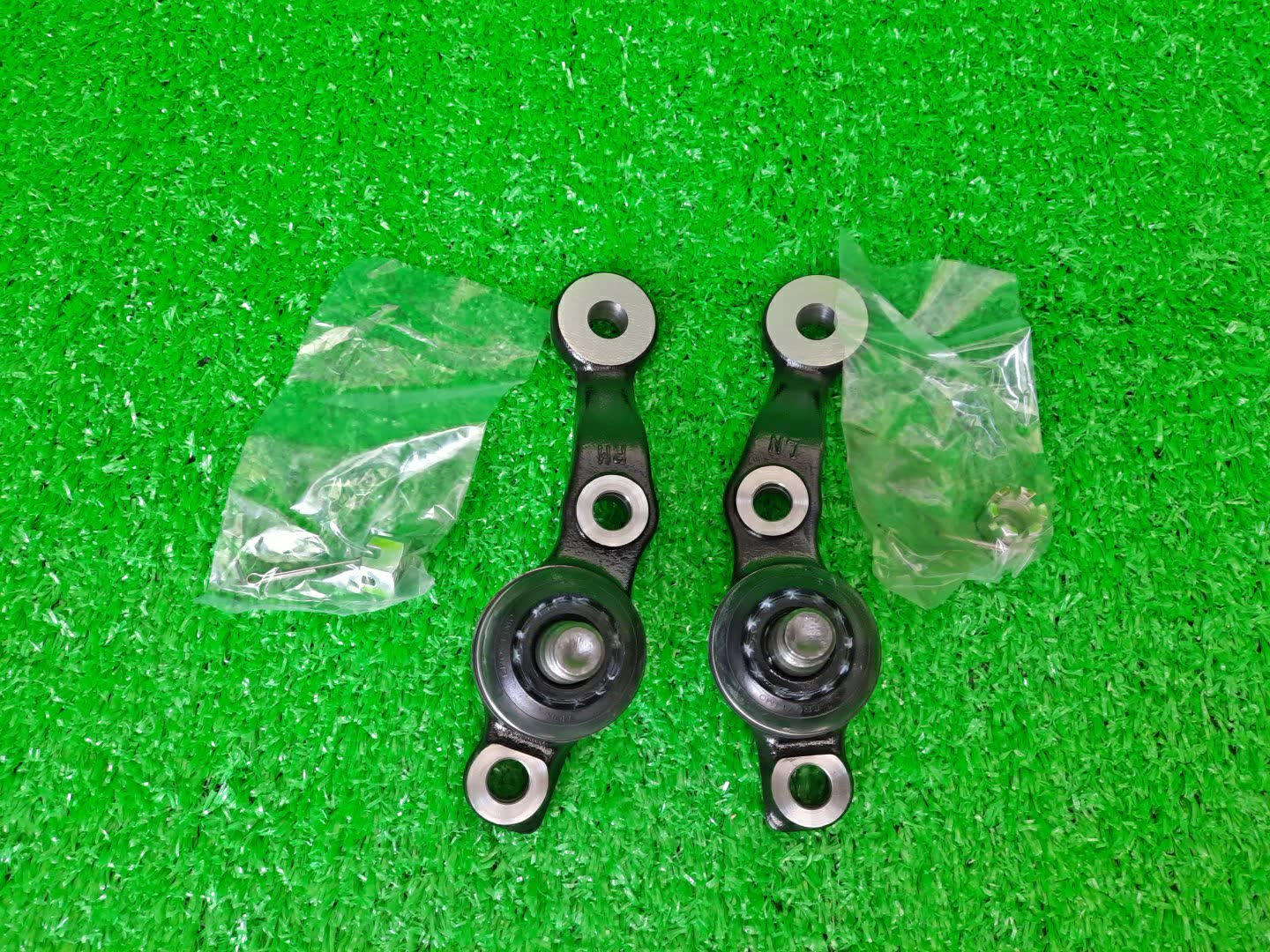 Шаровая опора TOYOTA MARK II JZX100 04436-51010 1 ракурс
