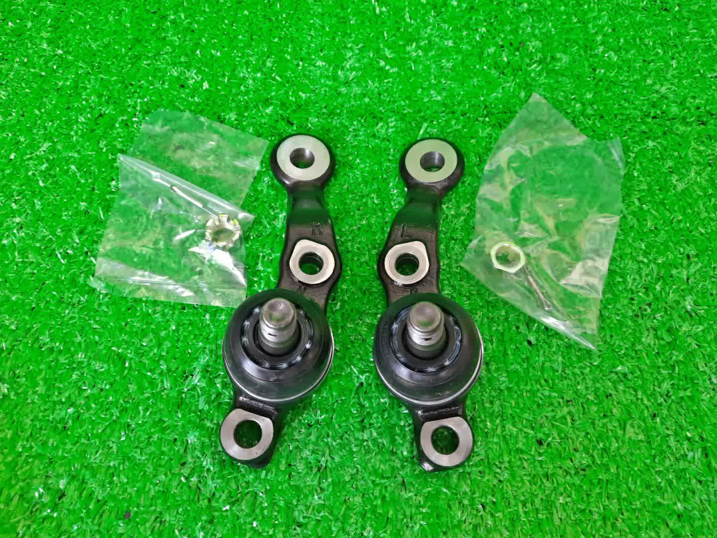 Шаровая опора левая передняя TOYOTA CROWN JZS171 04436-30050 1 ракурс