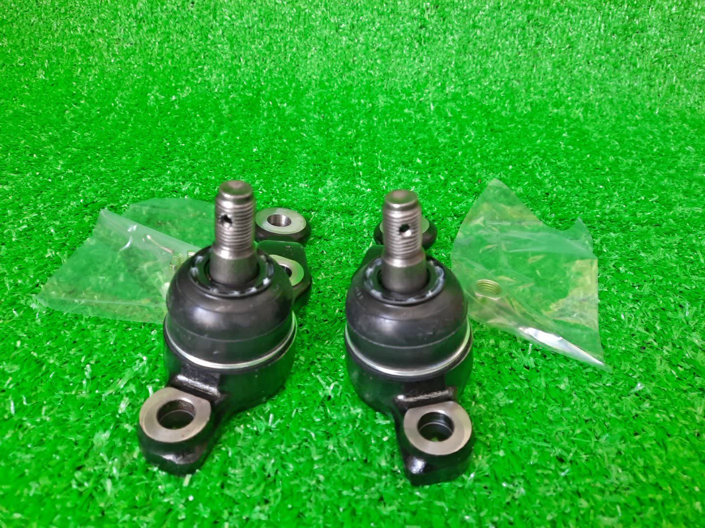 Шаровая опора левая передняя TOYOTA CROWN JZS171 04436-30050 2 ракурс