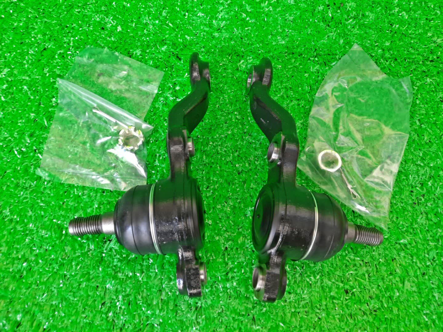 Шаровая опора левая передняя TOYOTA CROWN JZS171 04436-30050 3 ракурс