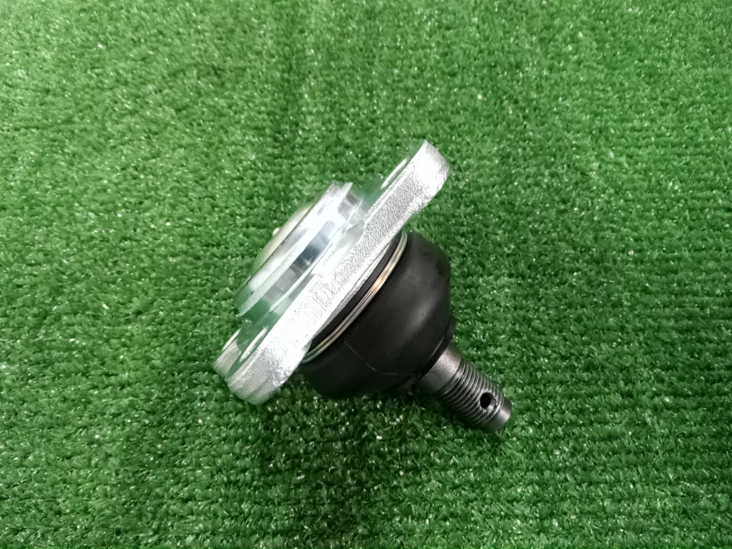 Шаровая опора TOYOTA DYNA TRY220 43330-29105 3 ракурс Шаровая опора TOYOTA DYNA TRY220 43330-29105 3 ракурс