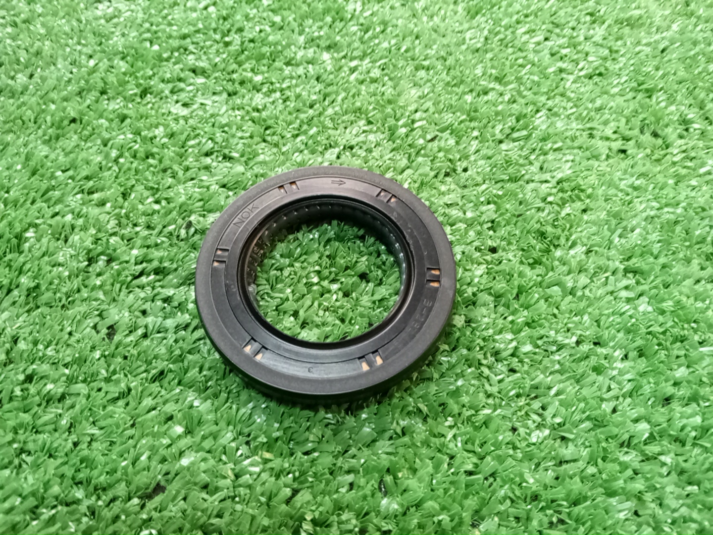 Сальник TOYOTA HILUX TGN26 2TR-FE 90311-32022 1 ракурс Сальник TOYOTA HILUX TGN26 2TR-FE 90311-32022 1 ракурс