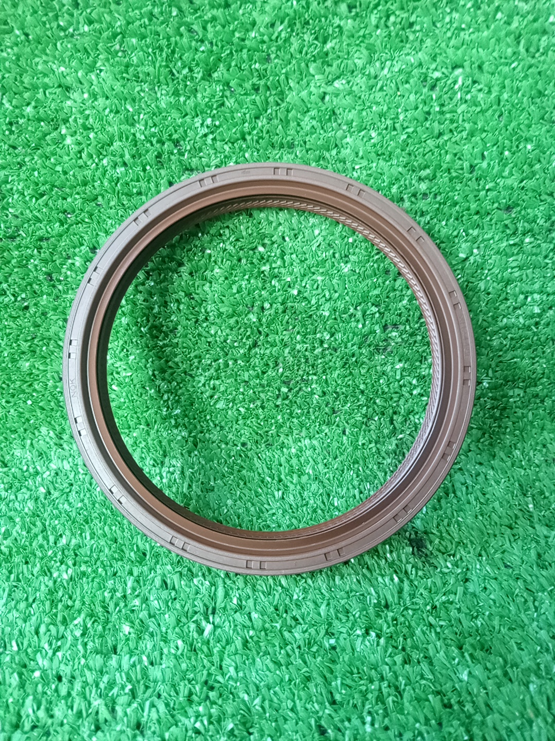 Сальник TOYOTA LAND CRUISER FJA300W F33A-FTV 90311-93001 1 ракурс Сальник TOYOTA LAND CRUISER FJA300W F33A-FTV 90311-93001 1 ракурс