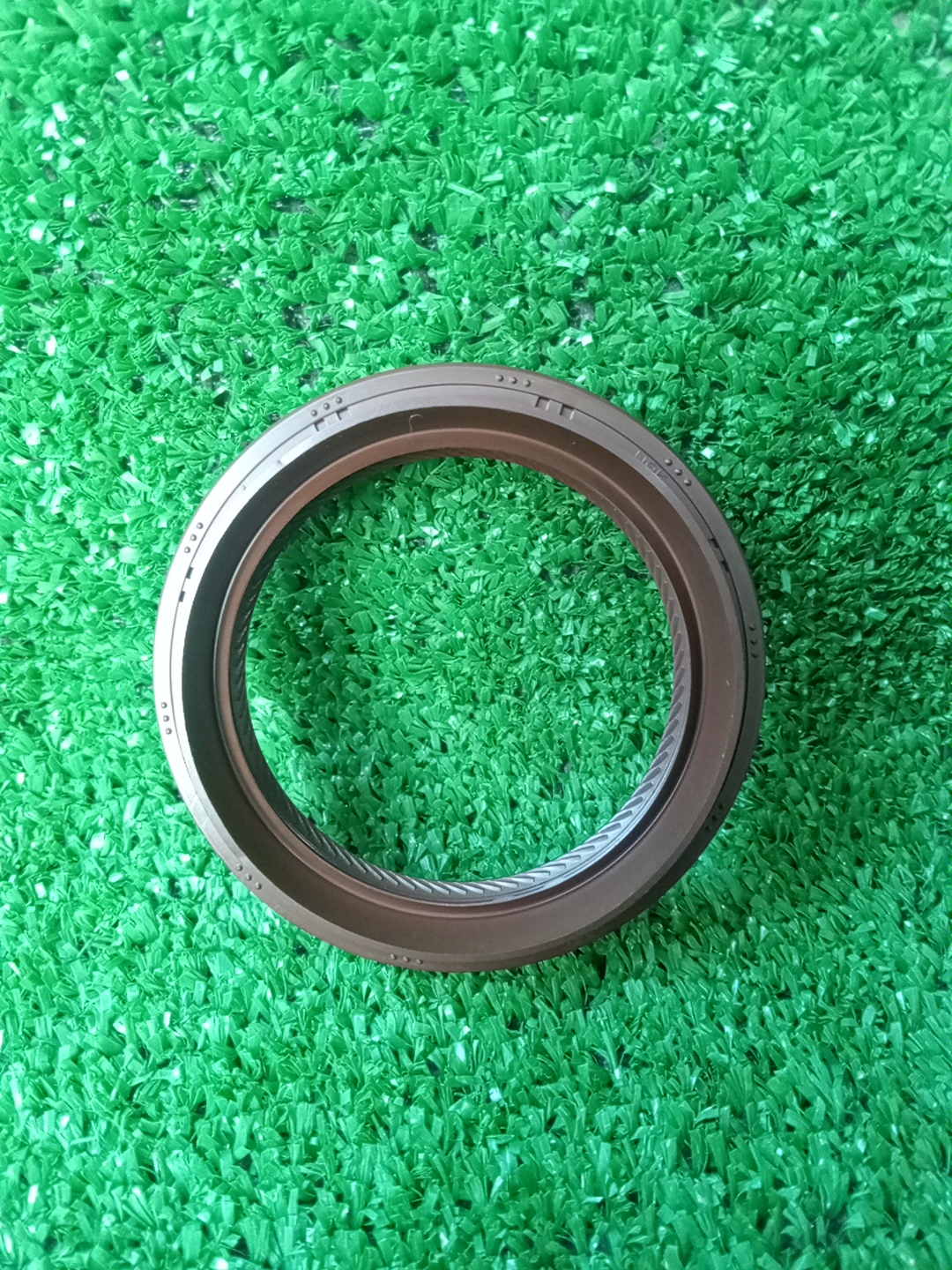 Сальник TOYOTA LAND CRUISER FJA300W F33A-FTV 90311-51014 1 ракурс Сальник TOYOTA LAND CRUISER FJA300W F33A-FTV 90311-51014 1 ракурс