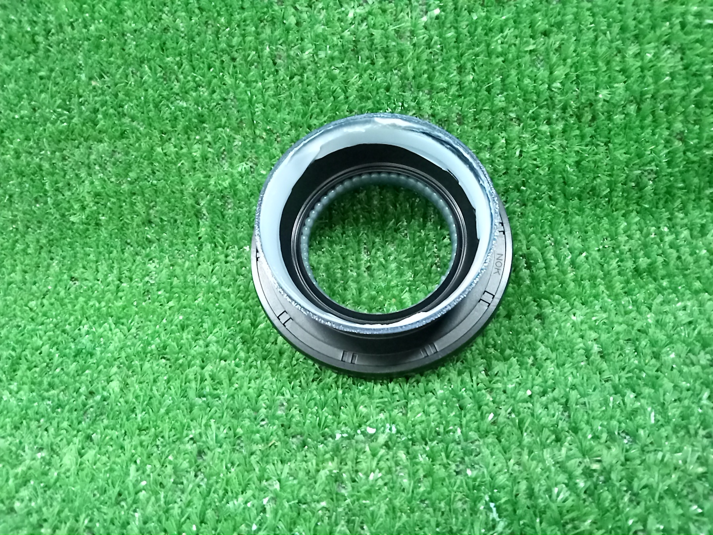 Сальник TOYOTA LAND CRUISER FJA300W F33A-FTV 90311-47039 1 ракурс Сальник TOYOTA LAND CRUISER FJA300W F33A-FTV 90311-47039 1 ракурс