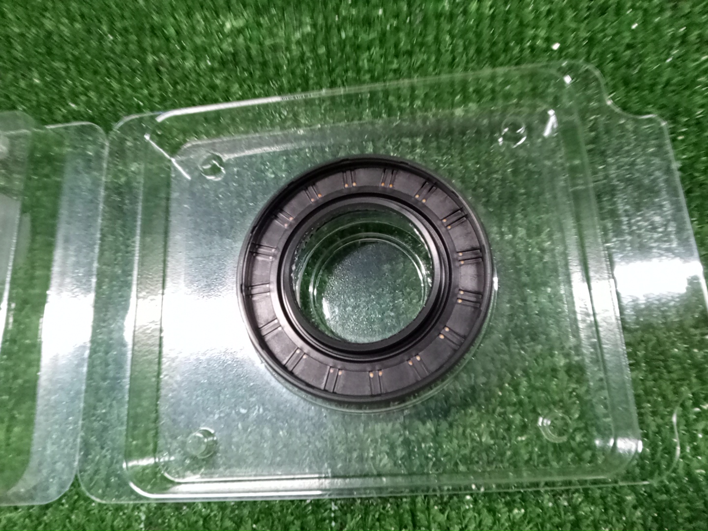 Сальник TOYOTA LAND CRUISER FJA300W F33A-FTV 90311-47039 3 ракурс Сальник TOYOTA LAND CRUISER FJA300W F33A-FTV 90311-47039 3 ракурс