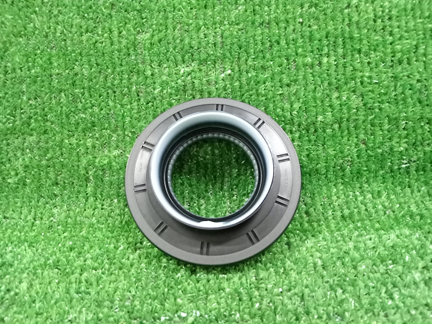 Сальник TOYOTA LAND CRUISER FJA300W F33A-FTV 90311-46012 1 ракурс Сальник TOYOTA LAND CRUISER FJA300W F33A-FTV 90311-46012 1 ракурс