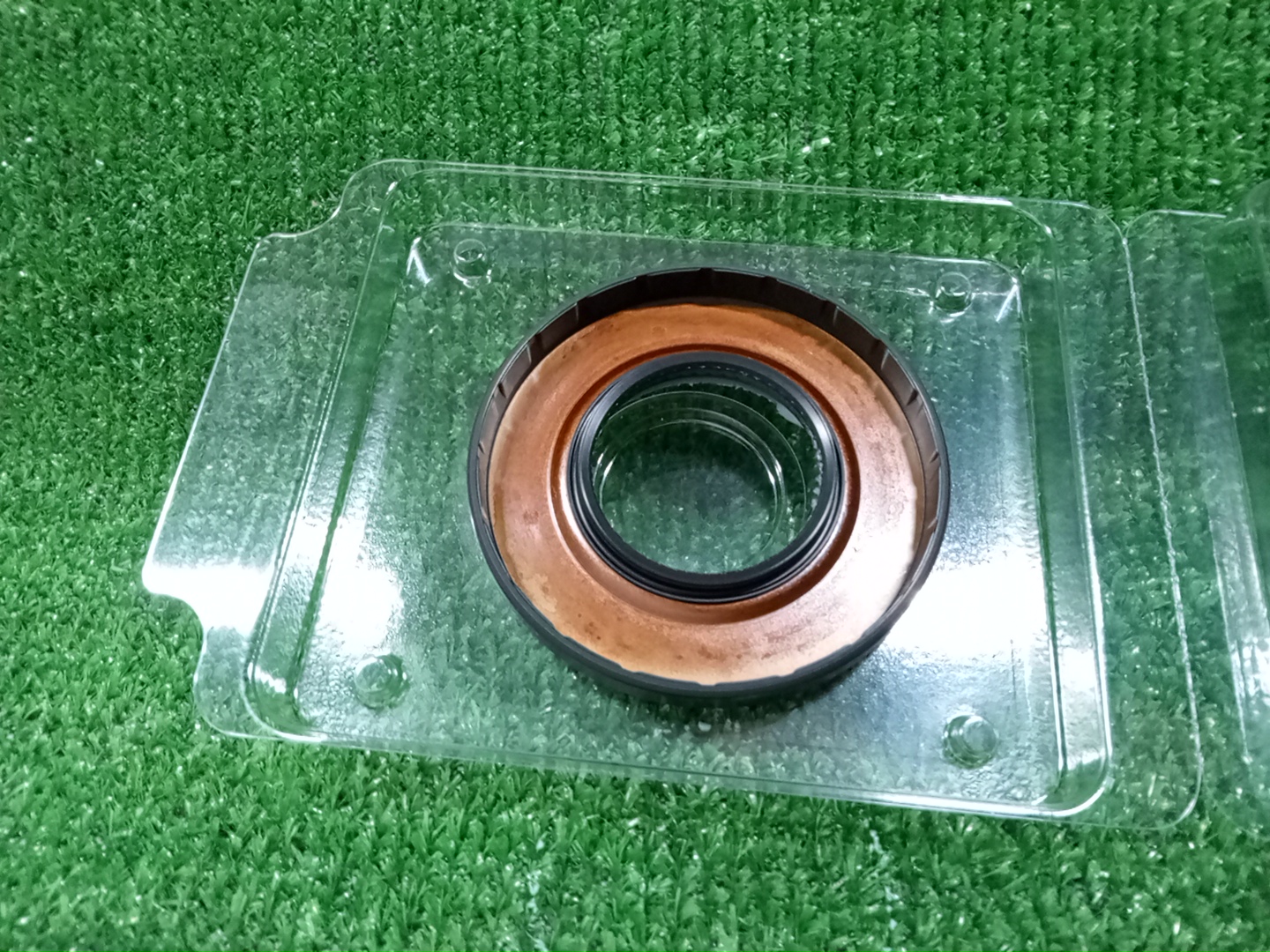 Сальник TOYOTA LAND CRUISER FJA300W F33A-FTV 90311-46012 3 ракурс Сальник TOYOTA LAND CRUISER FJA300W F33A-FTV 90311-46012 3 ракурс