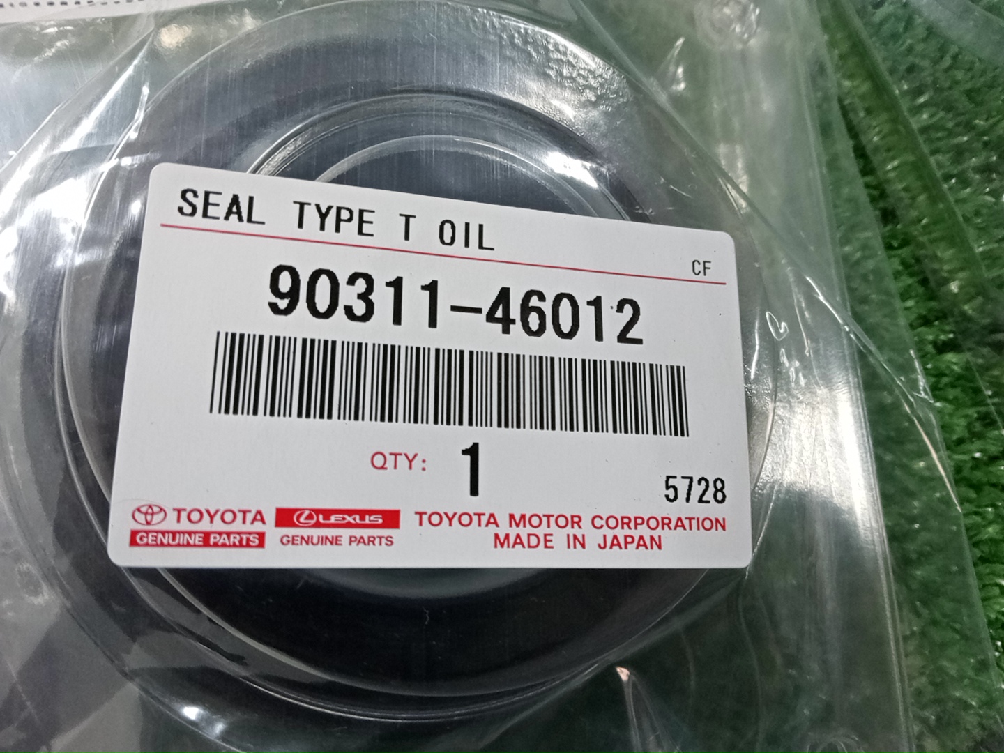 Сальник TOYOTA LAND CRUISER FJA300W F33A-FTV 90311-46012 4 ракурс