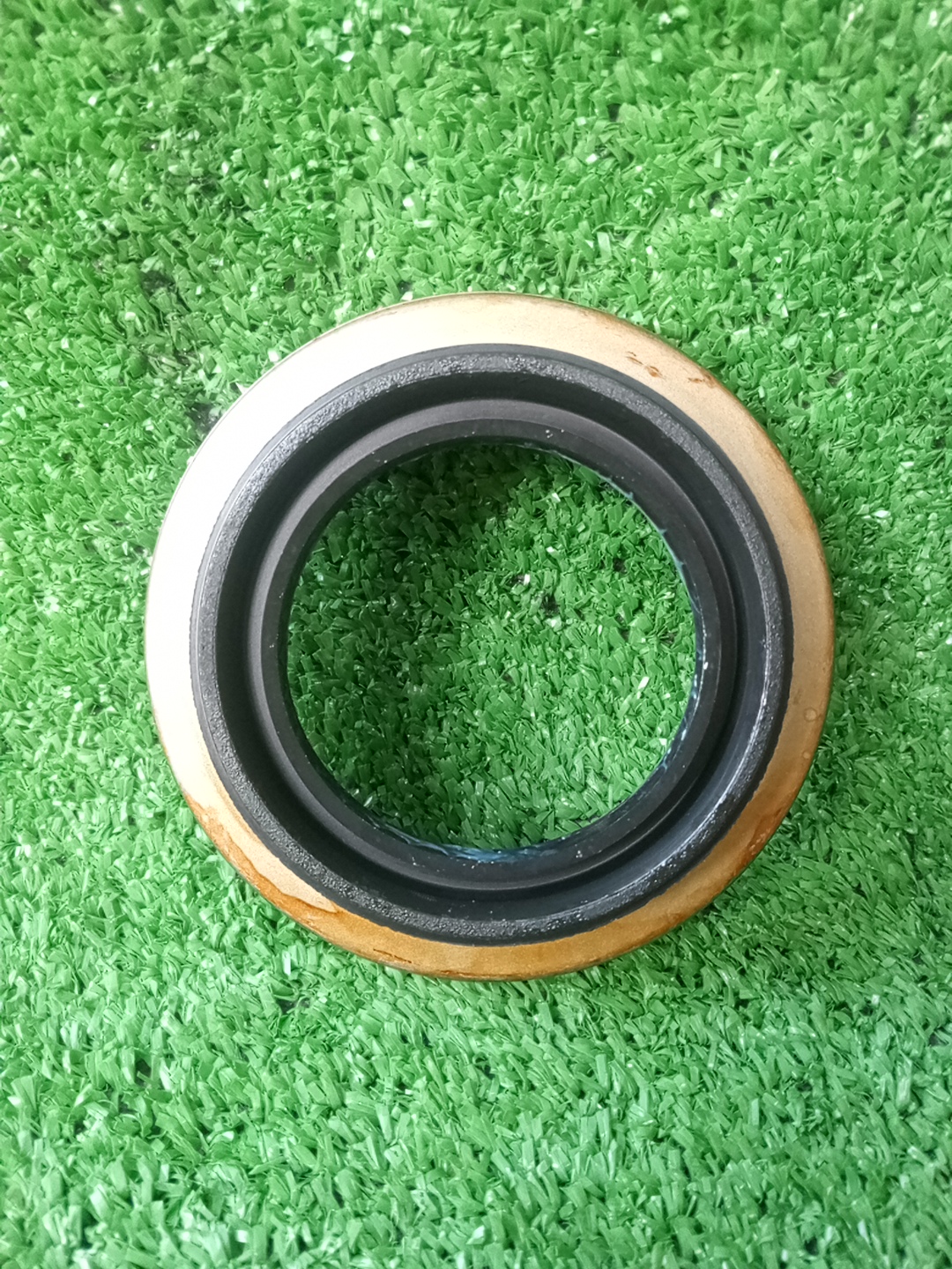 Сальник TOYOTA LAND CRUISER FJA300W F33A-FTV 90311-50066 1 ракурс Сальник TOYOTA LAND CRUISER FJA300W F33A-FTV 90311-50066 1 ракурс