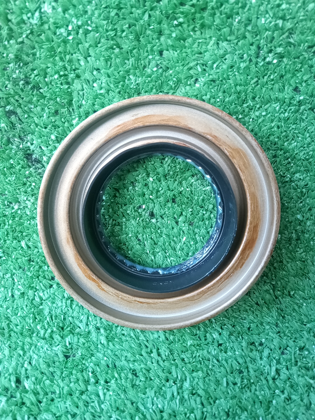 Сальник TOYOTA LAND CRUISER FJA300W F33A-FTV 90311-50066 2 ракурс Сальник TOYOTA LAND CRUISER FJA300W F33A-FTV 90311-50066 2 ракурс