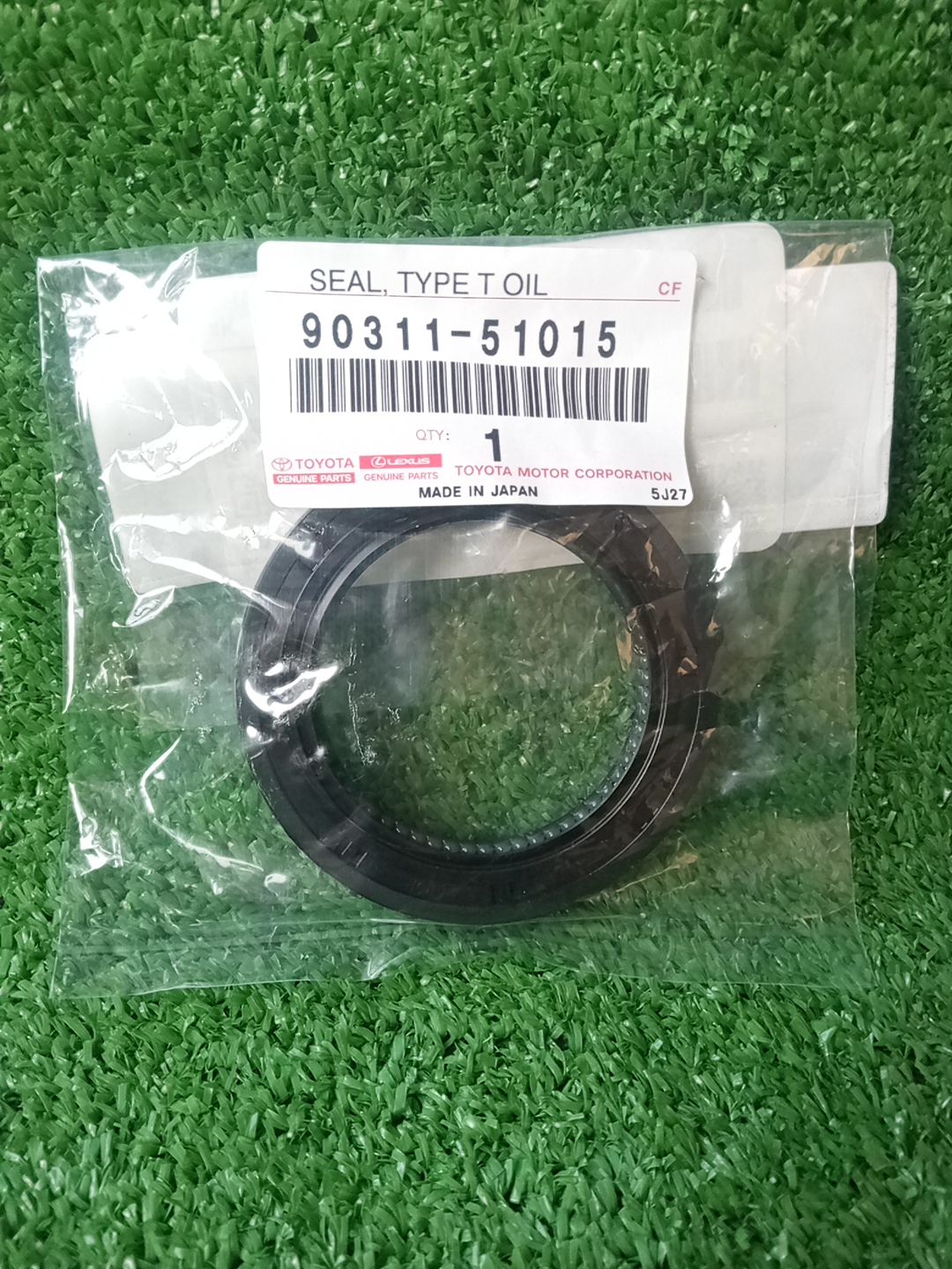 Сальник TOYOTA LAND CRUISER FJA300W F33A-FTV 90311-51015 1 ракурс Сальник TOYOTA LAND CRUISER FJA300W F33A-FTV 90311-51015 1 ракурс