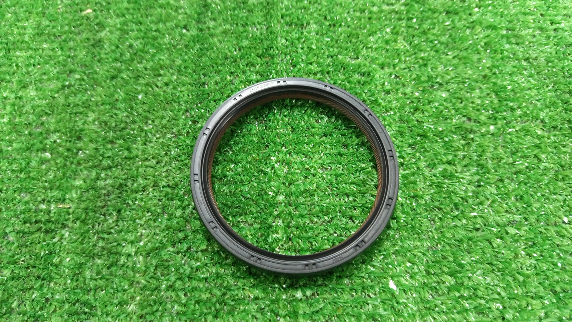 Сальник SUZUKI JIMNY JB64W R06A 09283-73003 1 ракурс