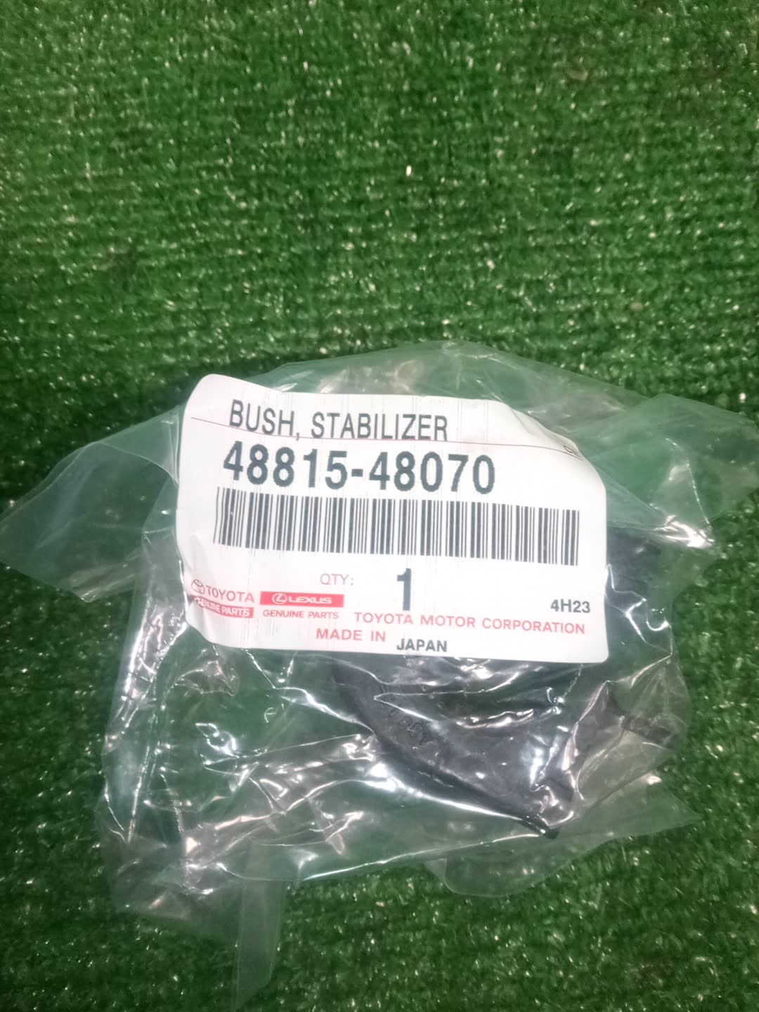Втулка стабилизатора передняя LEXUS RX350 GGL15W 48815-48070 4 ракурс