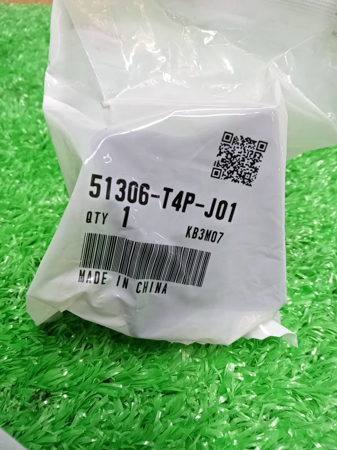 Втулка стабилизатора передняя HONDA JADE FR4 51306-T4P-J01 4 ракурс