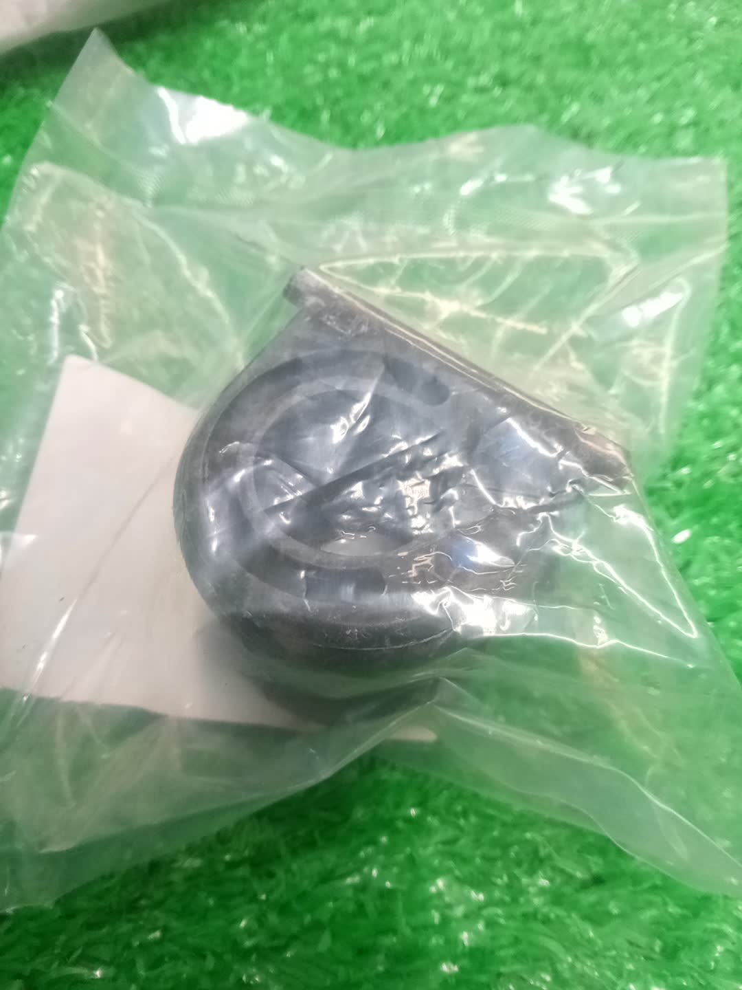 Втулка стабилизатора правая передняя HONDA VEZEL RU3 51306-T7A-J11 1 ракурс
