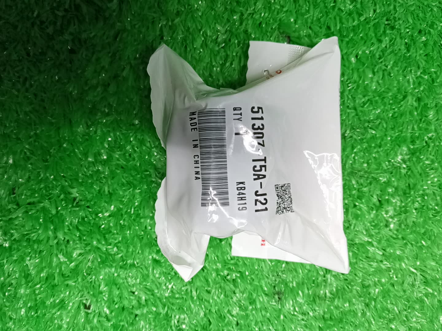 Втулка стабилизатора левая передняя HONDA FIT GK5 51307-T5A-J21 1 ракурс
