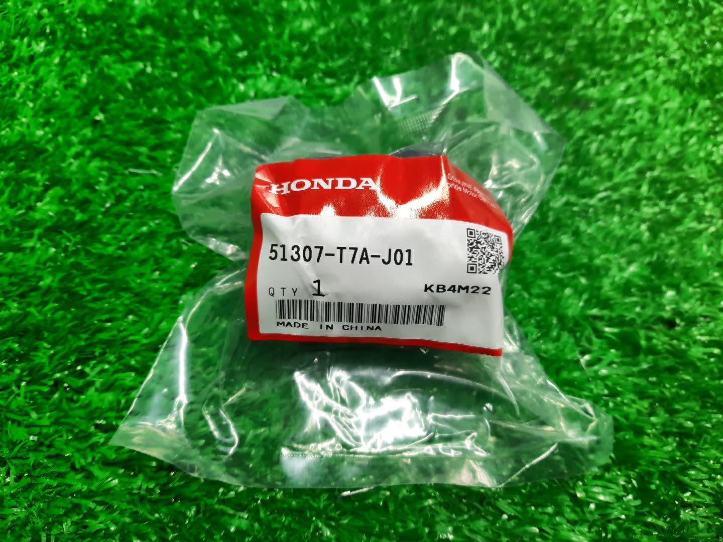 Втулка стабилизатора левая передняя HONDA VEZEL RU3 51307-T7A-J01 1 ракурс
