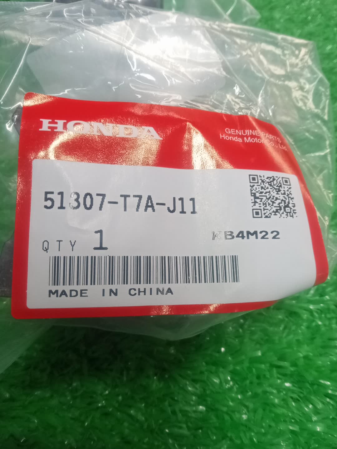 Втулка стабилизатора левая передняя HONDA VEZEL RU3 51307-T7A-J11 1 ракурс