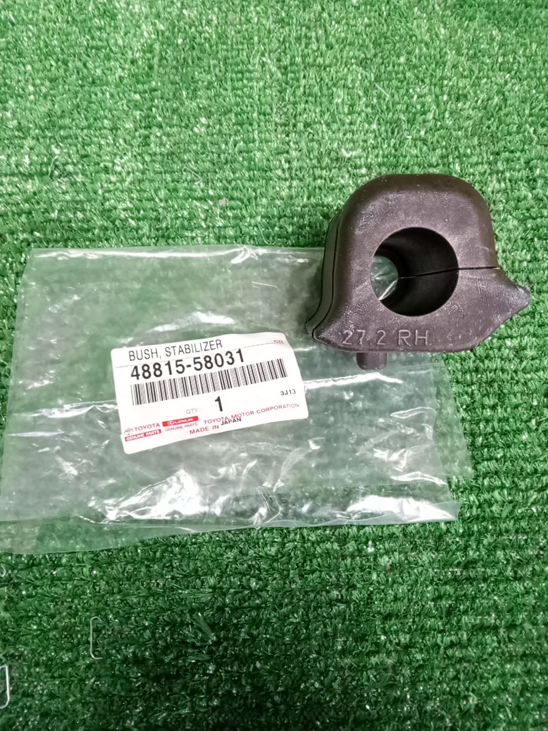 Втулка стабилизатора правая передняя TOYOTA ALPHARD AYH30W 48815-58031 1 ракурс