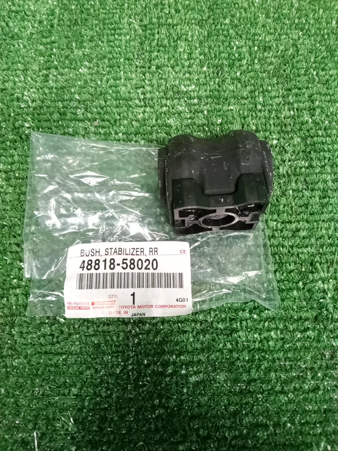 Втулка стабилизатора задняя TOYOTA ALPHARD AYH30W 48818-58020 1 ракурс