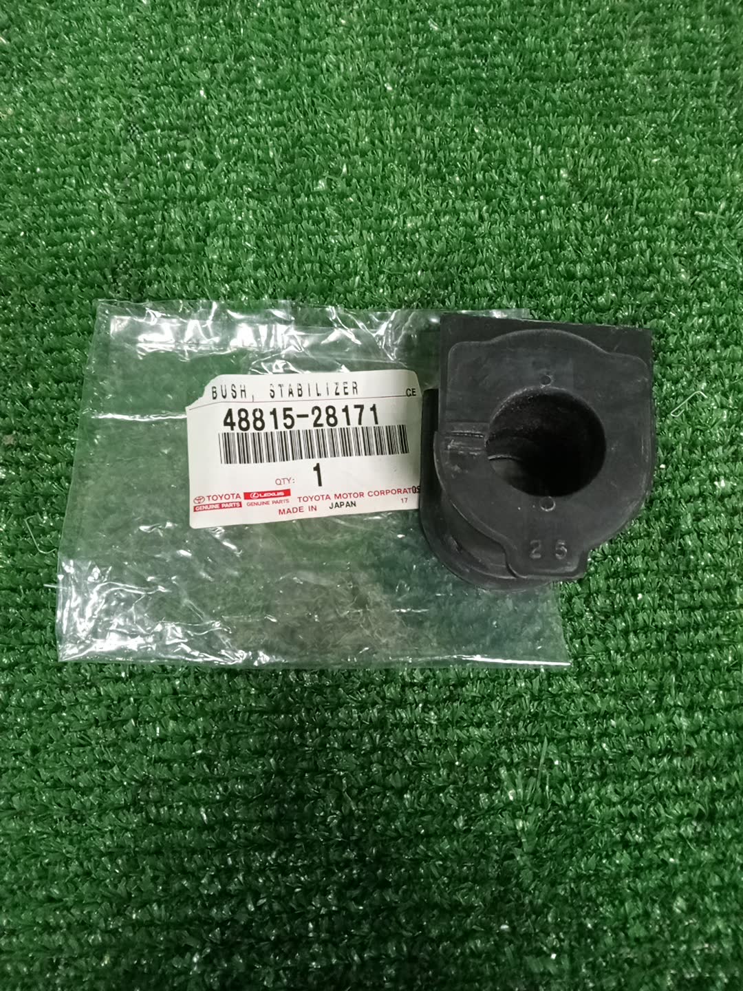 Втулка стабилизатора передняя TOYOTA NOAH ZRR85G 48815-28171 1 ракурс