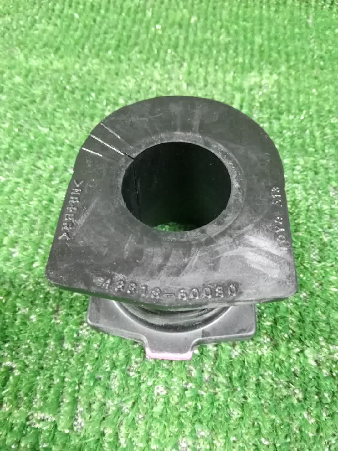 Втулка стабилизатора задняя TOYOTA LAND CRUISER PRADO TRJ150 48818-60080 5 ракурс