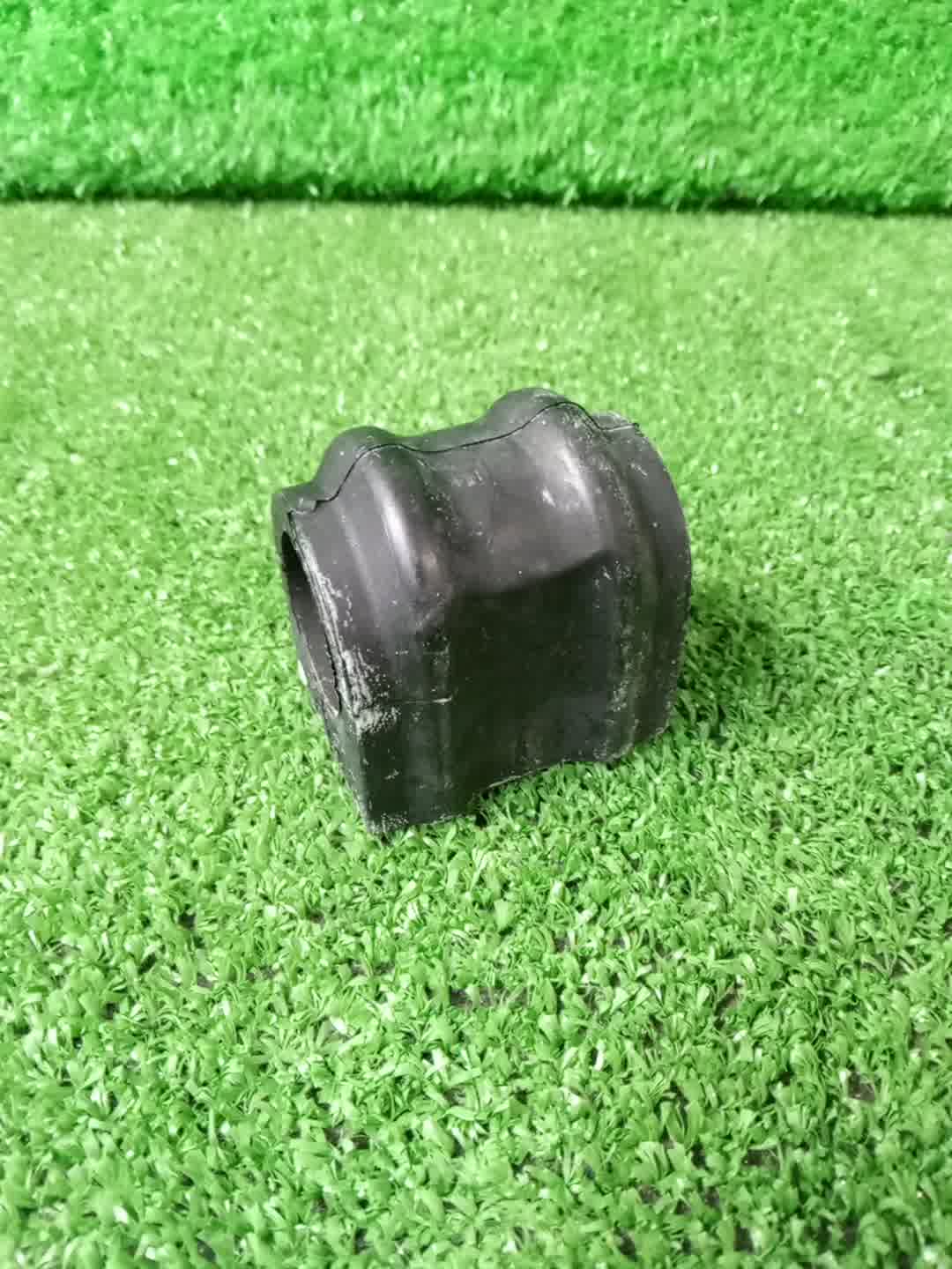 Втулка стабилизатора передняя TOYOTA COROLLA ZRE212 48815-12460 2 ракурс