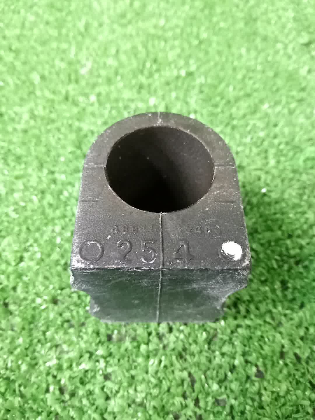 Втулка стабилизатора передняя TOYOTA COROLLA ZRE212 48815-12460 3 ракурс