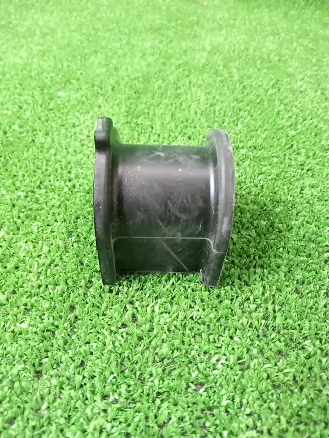 Втулка стабилизатора передняя TOYOTA LAND CRUISER PRADO TRJ150 48815-60380 3 ракурс