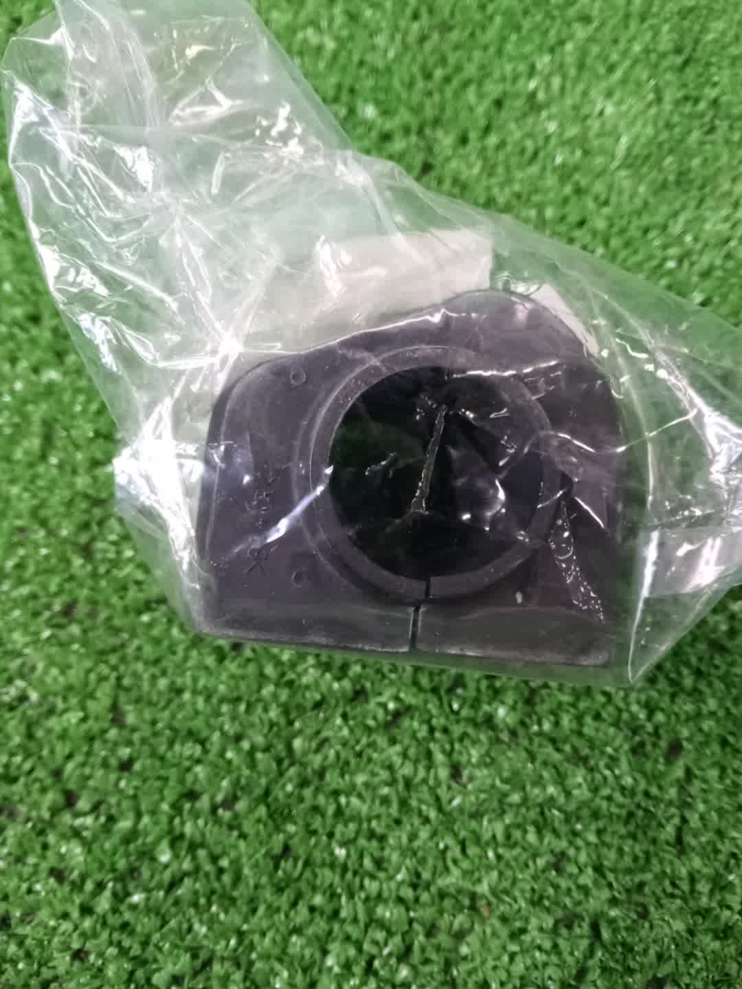 Втулка стабилизатора передняя TOYOTA LAND CRUISER PRADO GRJ150 48849-60160 2 ракурс