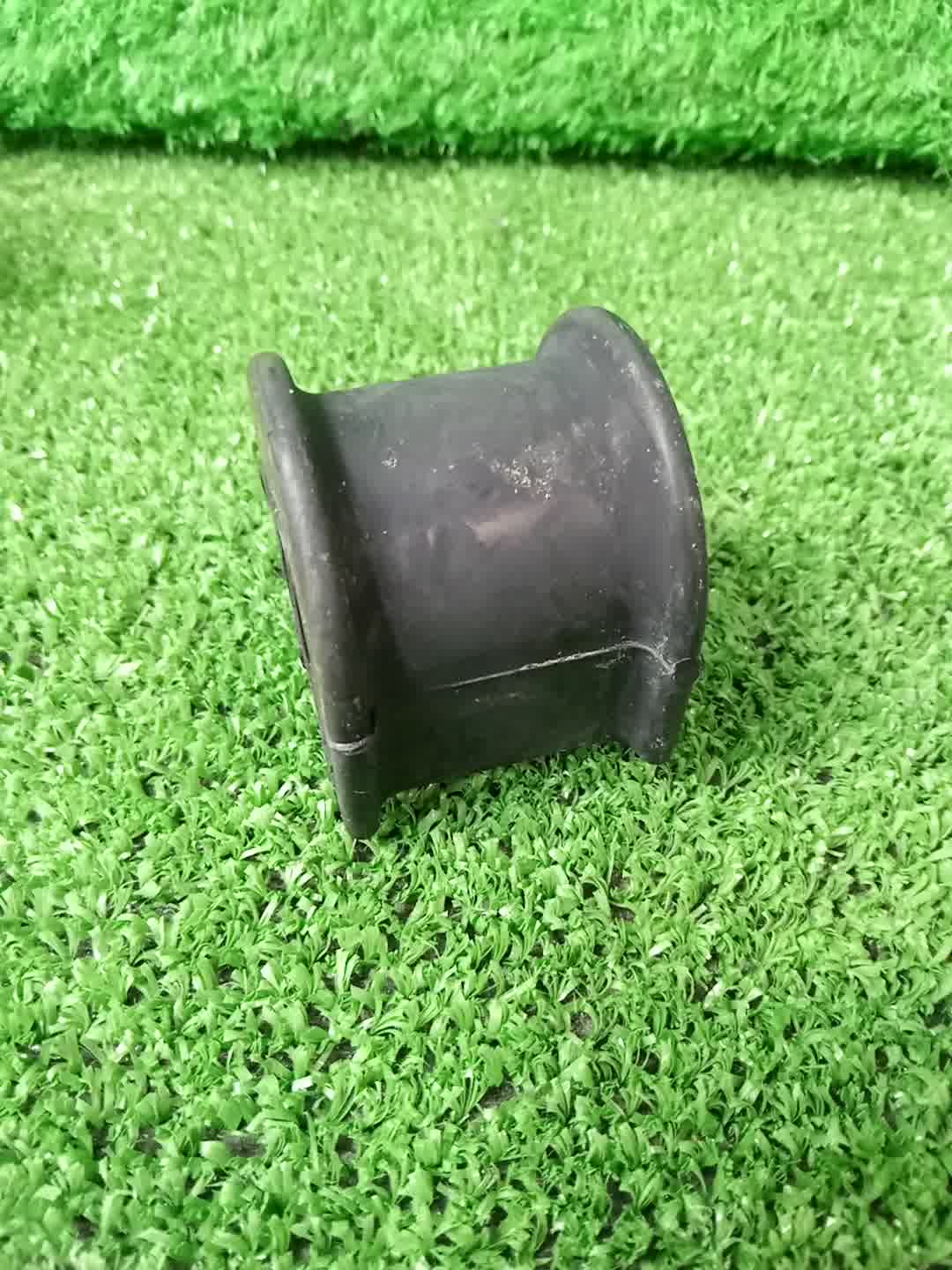 Втулка стабилизатора задняя TOYOTA LAND CRUISER HDJ81 48815-26020 1 ракурс