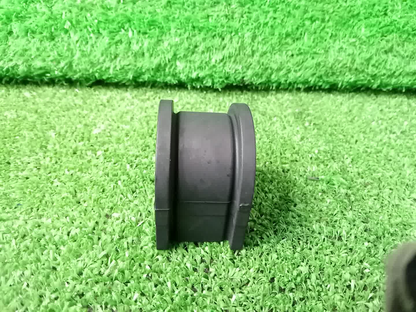 Втулка стабилизатора передняя TOYOTA RAIZE A202A 48815-B1101 2 ракурс