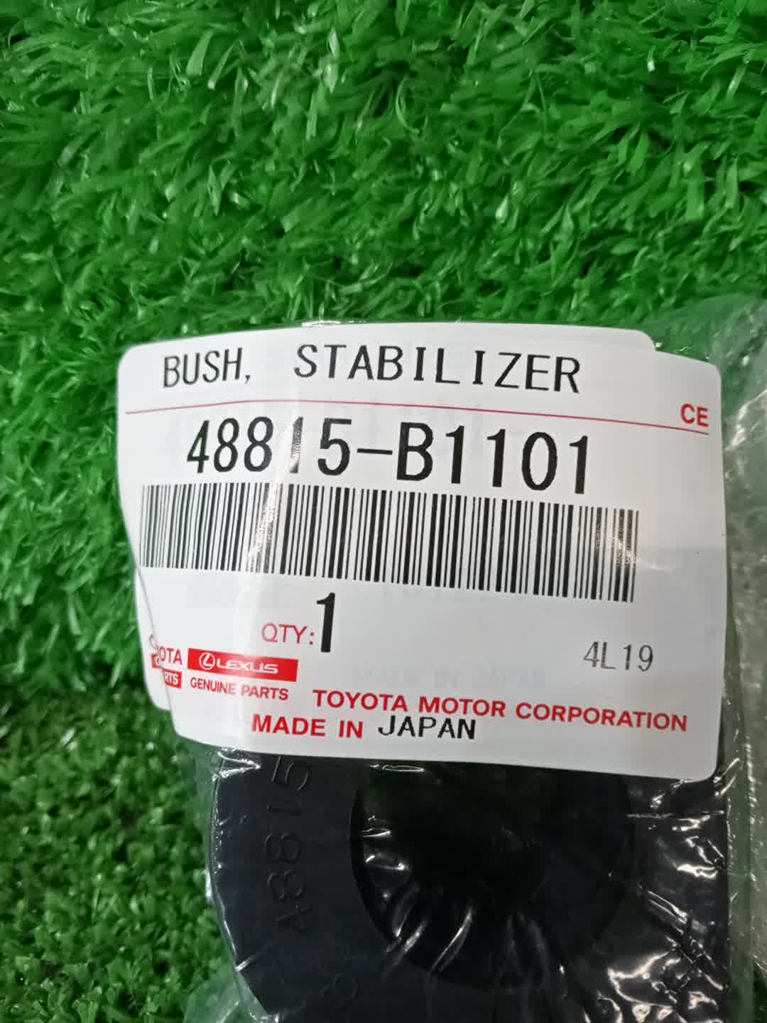 Втулка стабилизатора передняя TOYOTA RAIZE A202A 48815-B1101 3 ракурс