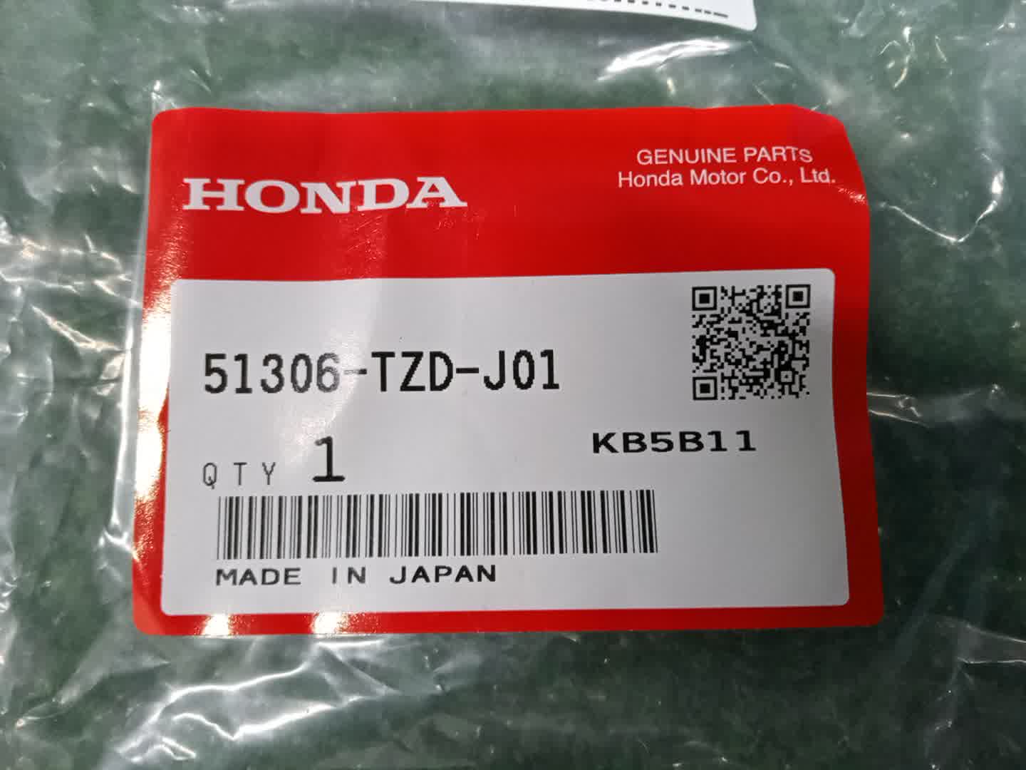Втулка стабилизатора правая HONDA FIT GR4 51306-TZD-J01 2 ракурс