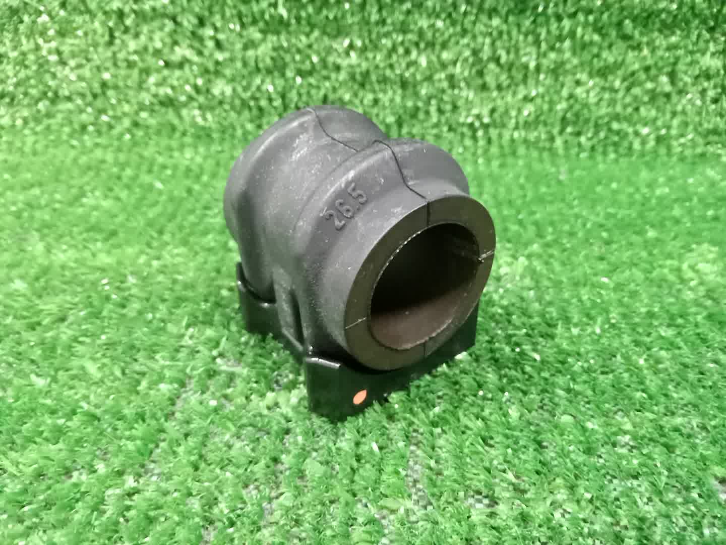 Втулка стабилизатора передняя TOYOTA C-HR NGX50 48815-10121 1 ракурс
