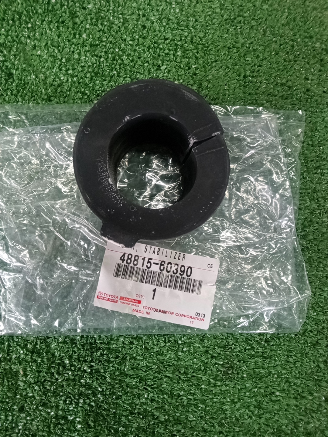 Втулка стабилизатора передняя TOYOTA LAND CRUISER PRADO TRJ150 48815-60390 2 ракурс
