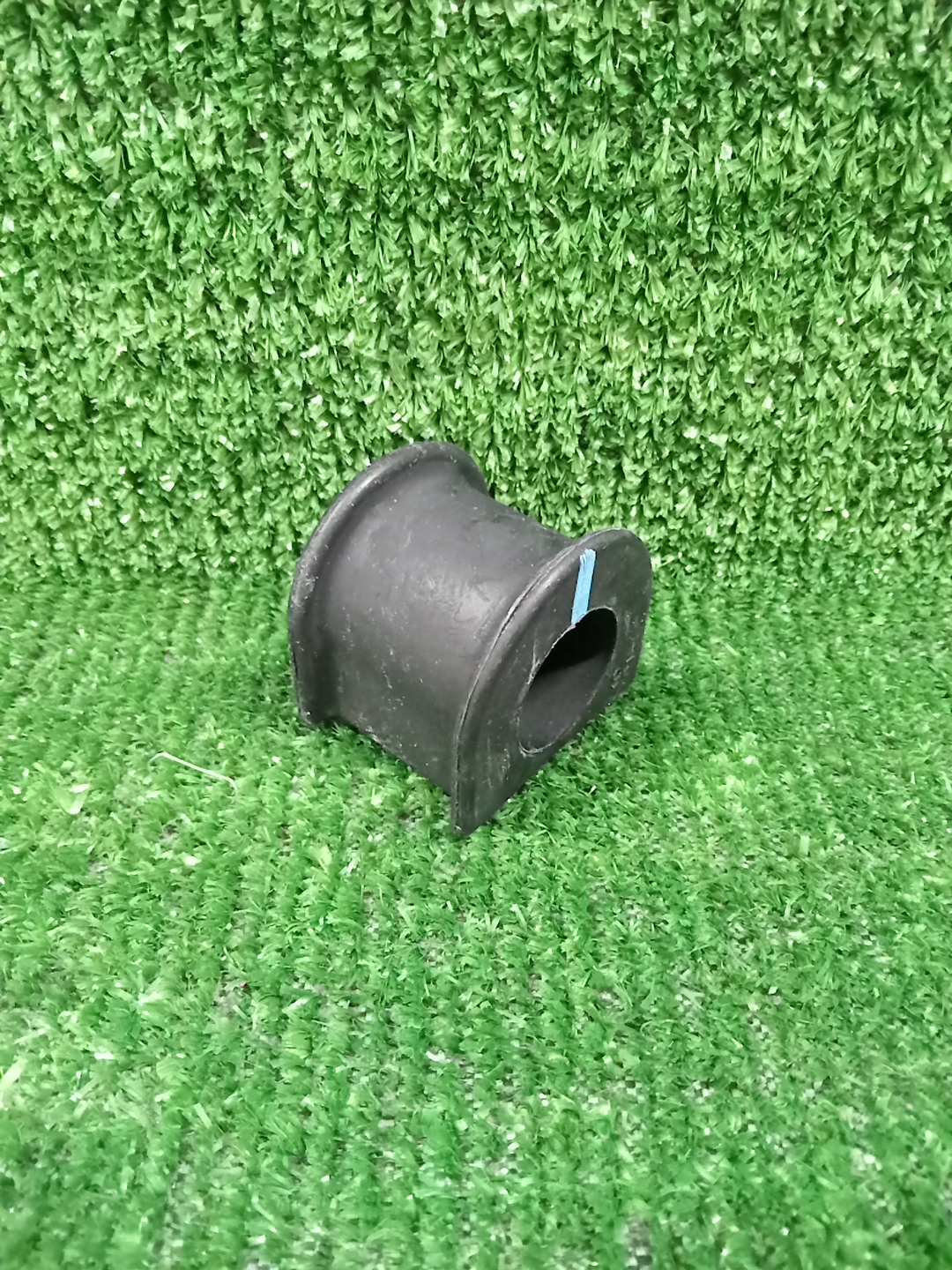 Втулка стабилизатора передняя TOYOTA LAND CRUISER HDJ81 48815-60040 1 ракурс