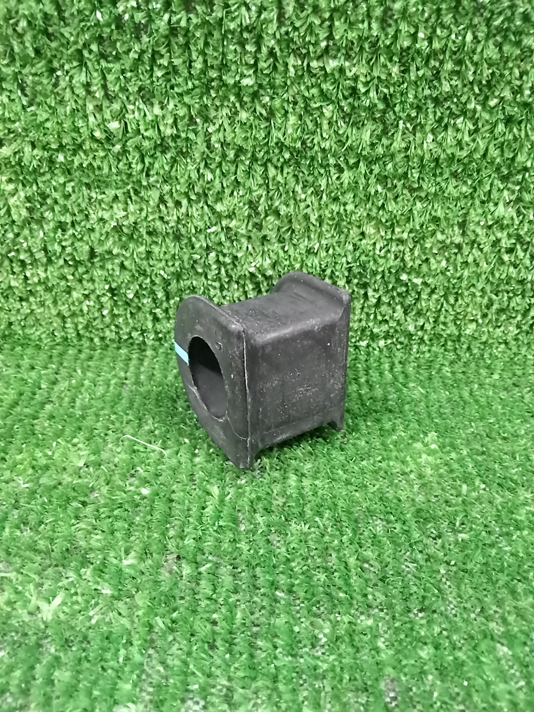 Втулка стабилизатора передняя TOYOTA LAND CRUISER HDJ81 48815-60040 3 ракурс