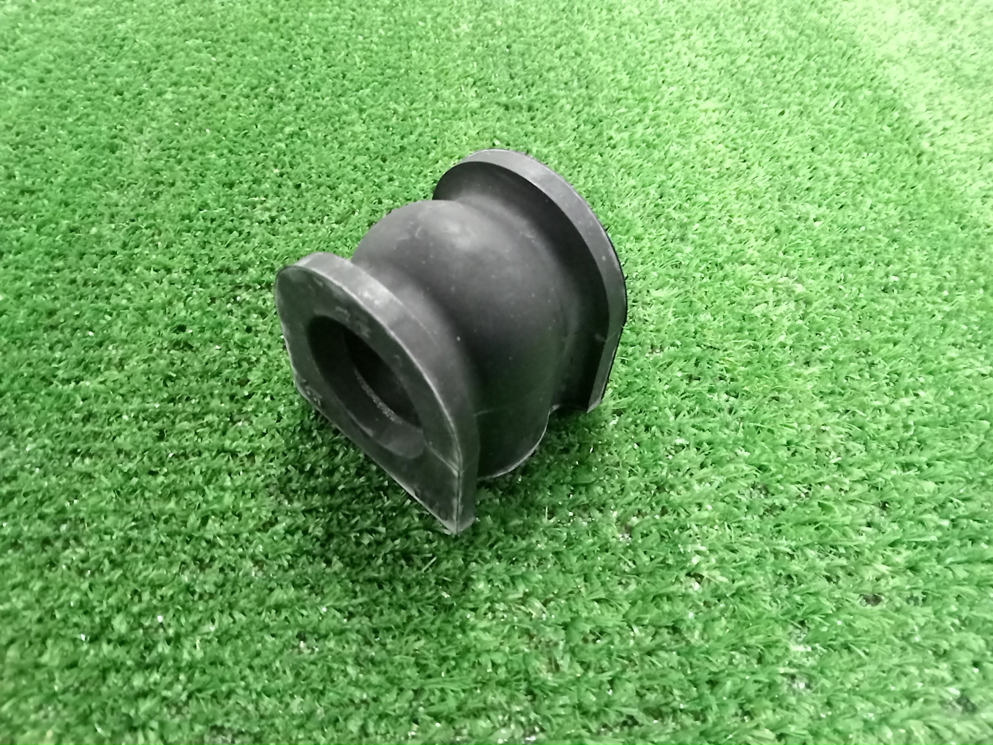 Втулка стабилизатора передняя HONDA STEPWGN RP7 51306-3T0-J01 1 ракурс
