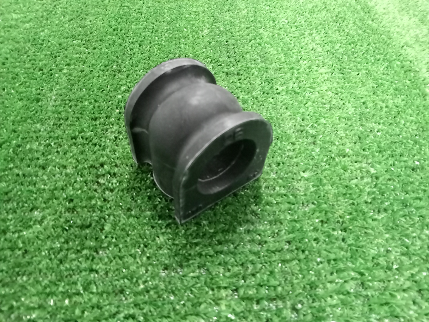 Втулка стабилизатора передняя HONDA STEPWGN RP7 51306-3T0-J01 2 ракурс