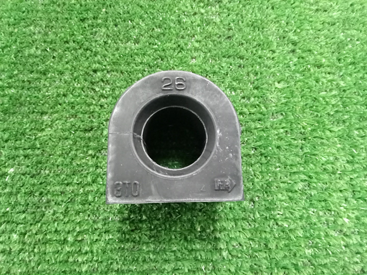 Втулка стабилизатора передняя HONDA STEPWGN RP7 51306-3T0-J01 3 ракурс