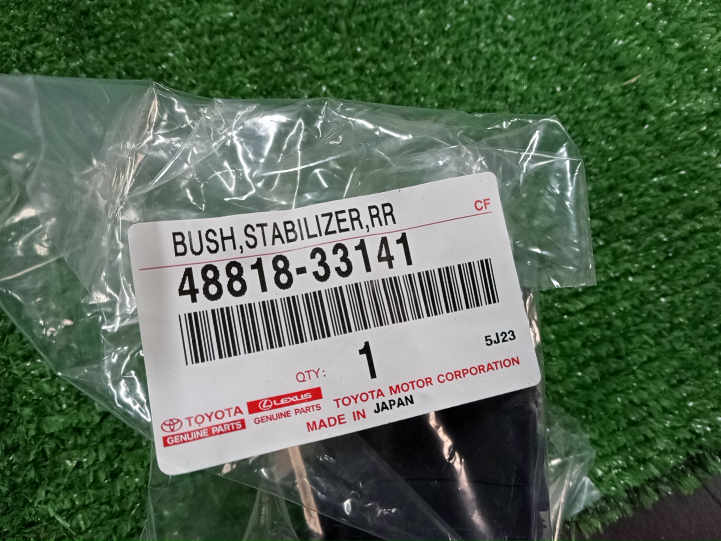 Втулка стабилизатора задняя LEXUS ES300H AXZH10 48818-33141 3 ракурс