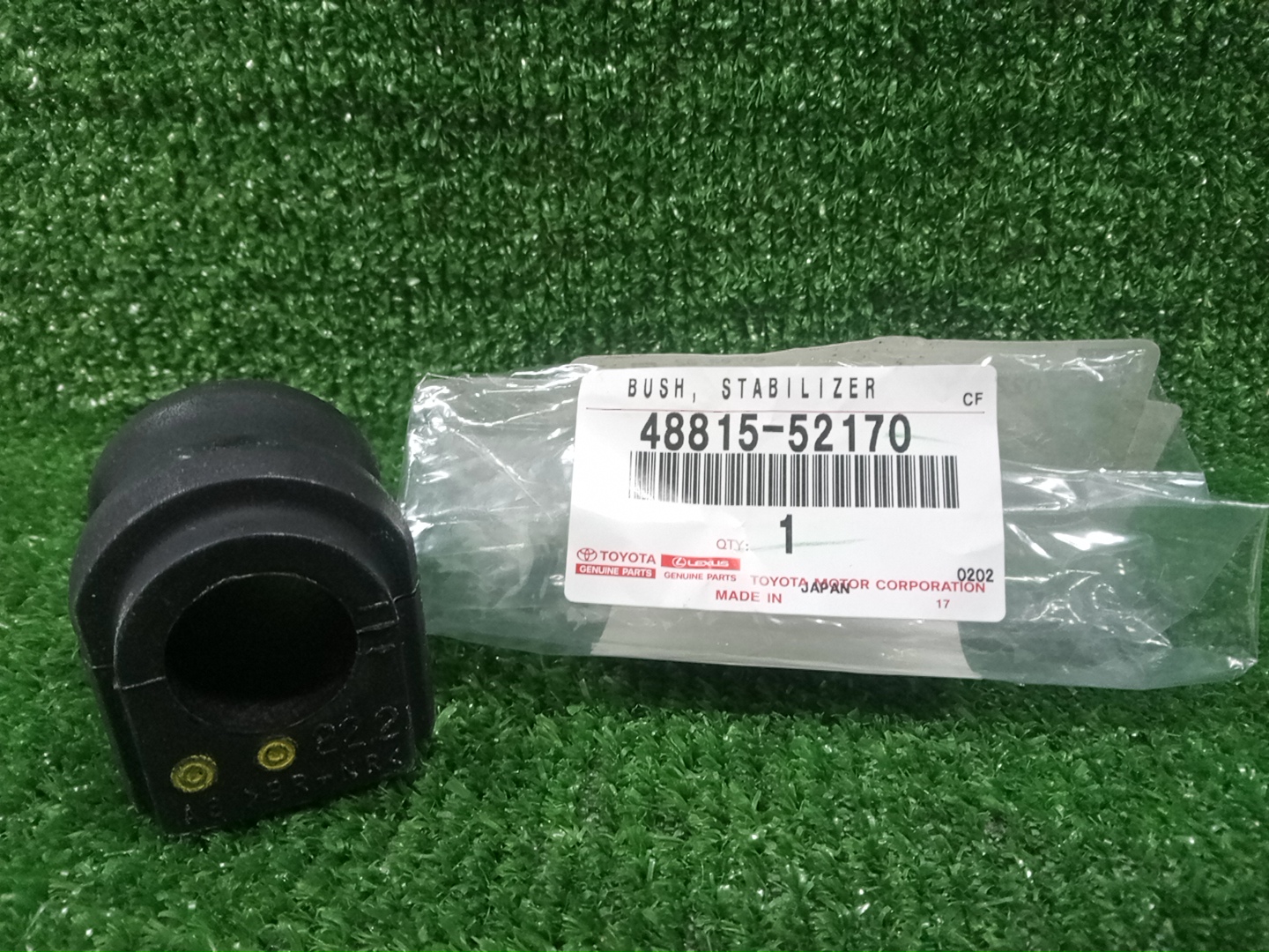 Втулка стабилизатора передняя TOYOTA AQUA MXPK10 48815-52170 1 ракурс