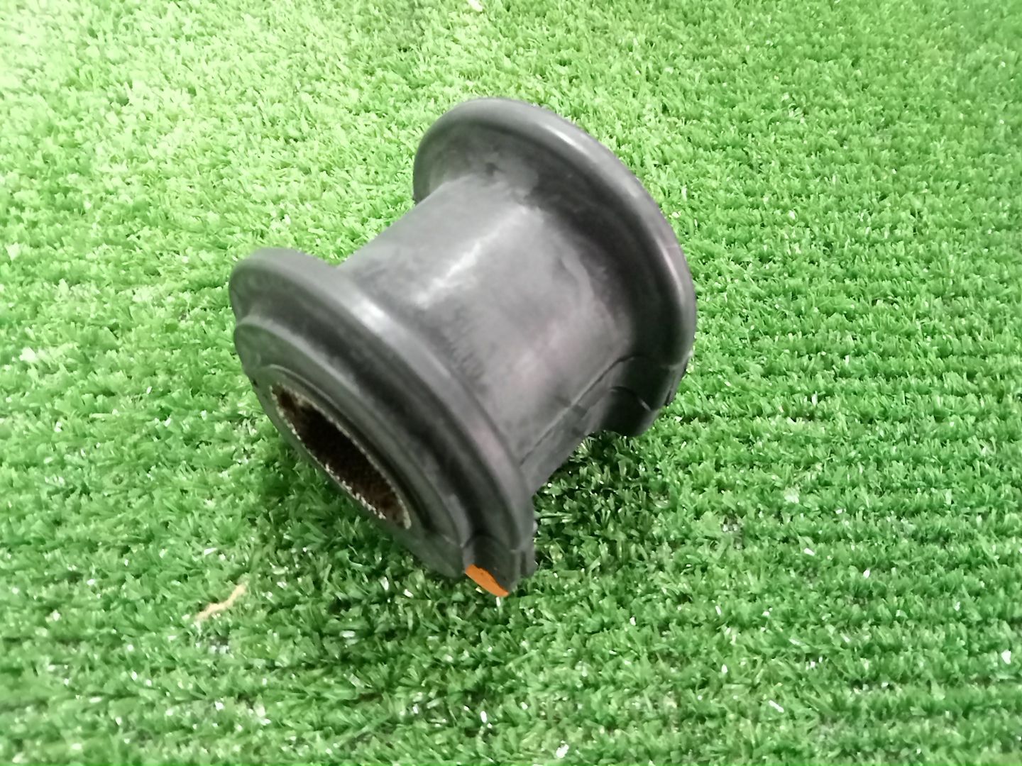 Втулка стабилизатора передняя TOYOTA CROWN GRS184 48815-30551 1 ракурс