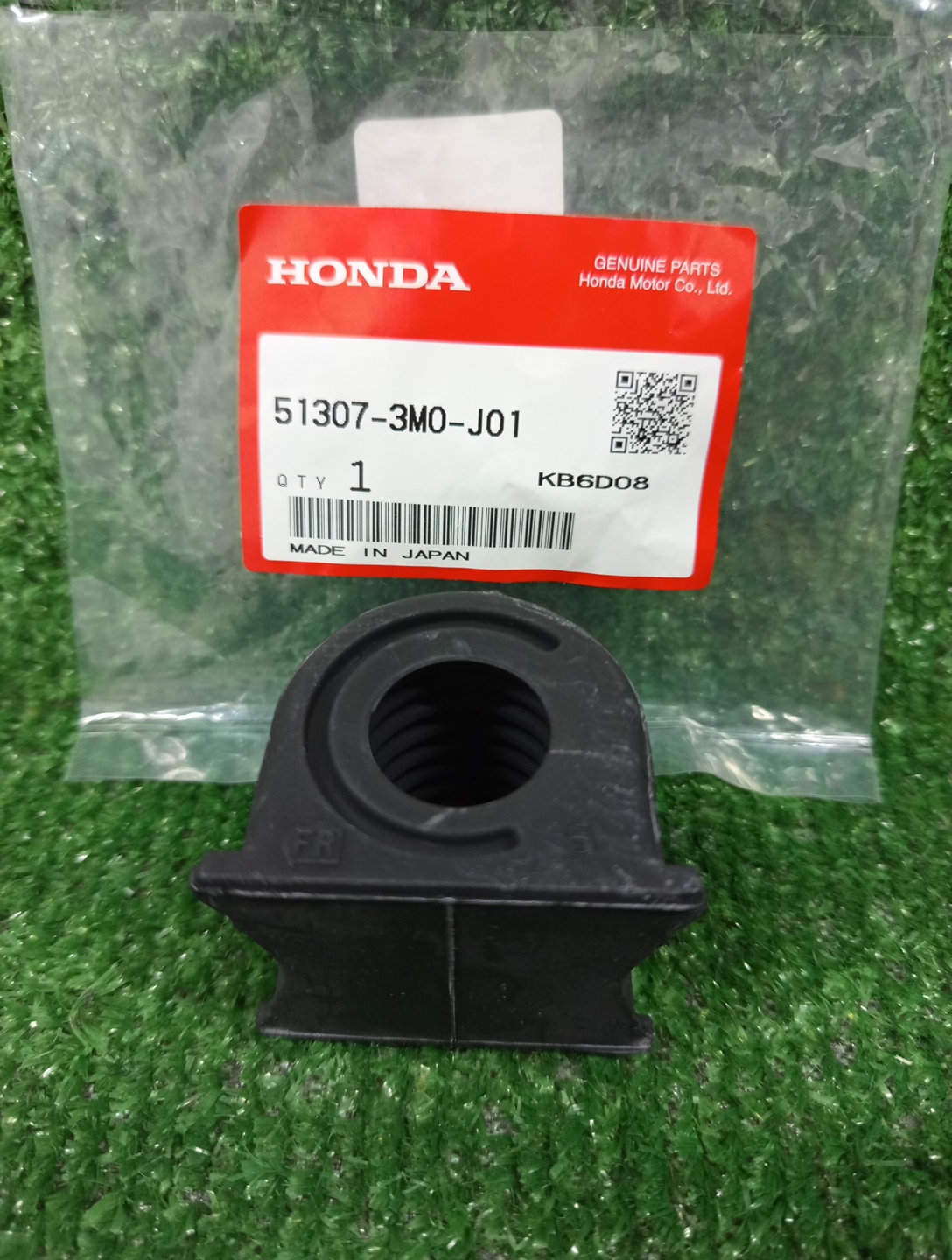 Втулка стабилизатора левая передняя HONDA VEZEL RV4 51307-3M0-J01 2 ракурс