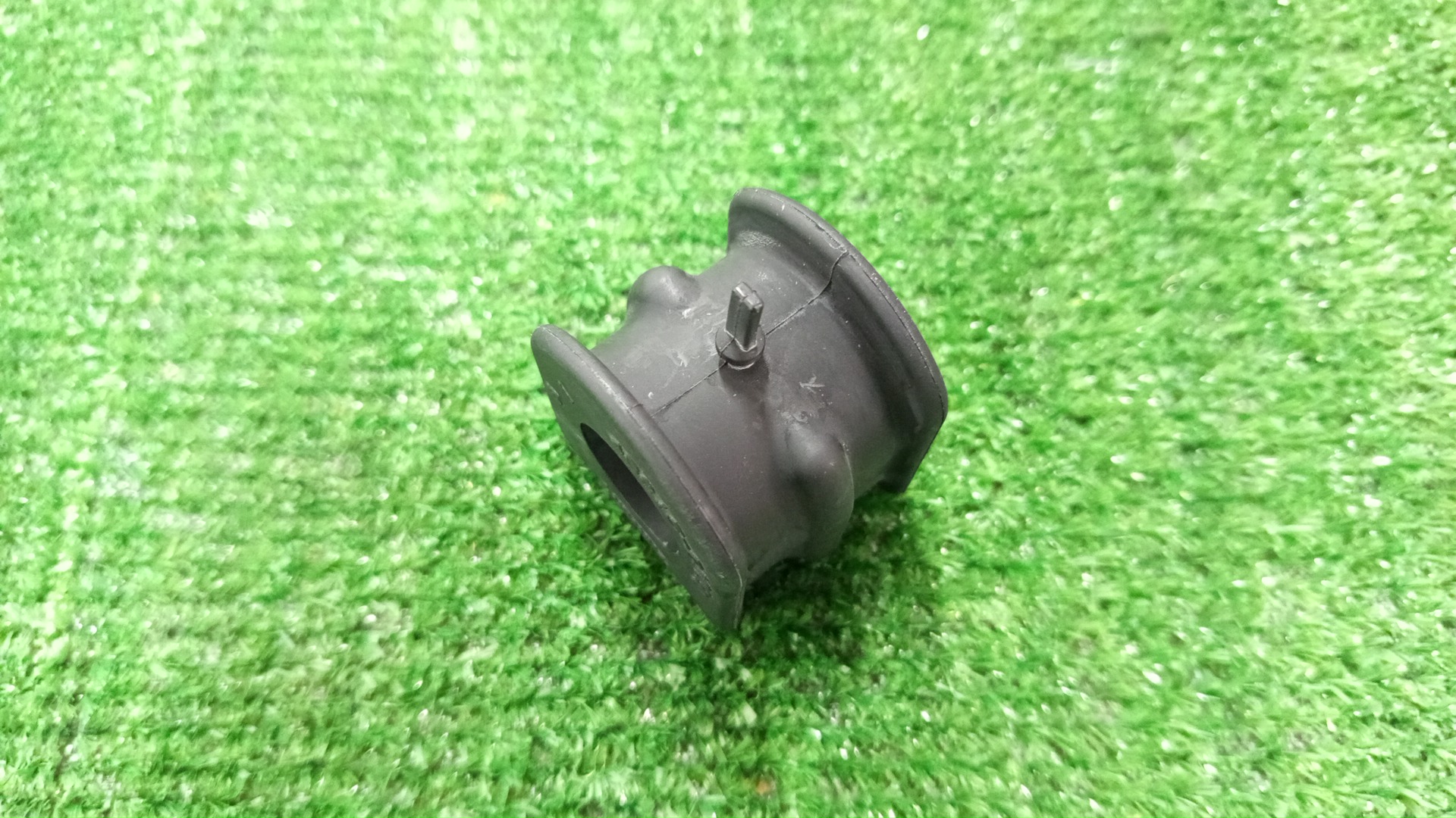 Втулка стабилизатора передняя TOYOTA TANK M910A 48815-B1090 1 ракурс